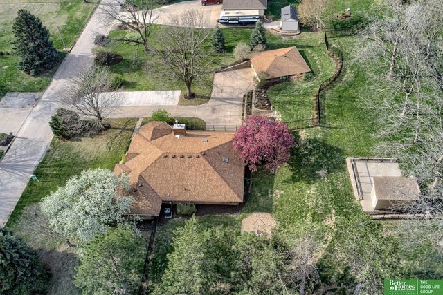 9404 Valaretta Drive, Gretna, NE 68028