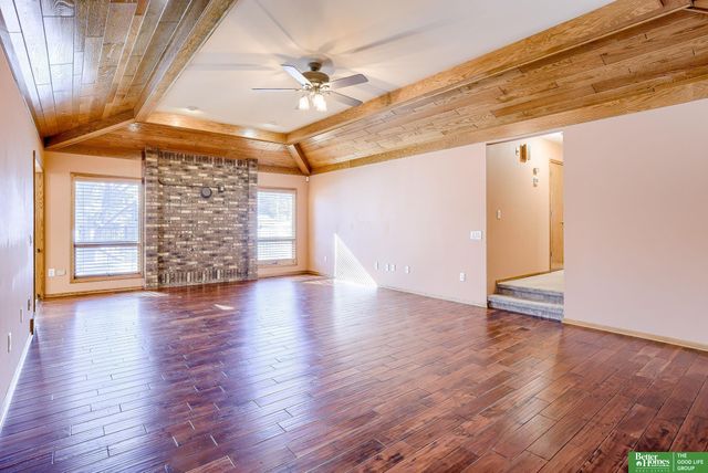 9404 Valaretta Drive, Gretna, NE 68028