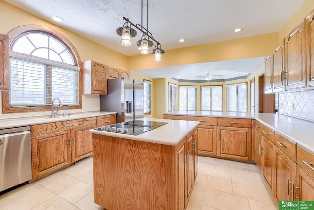 9404 Valaretta Drive, Gretna, NE 68028