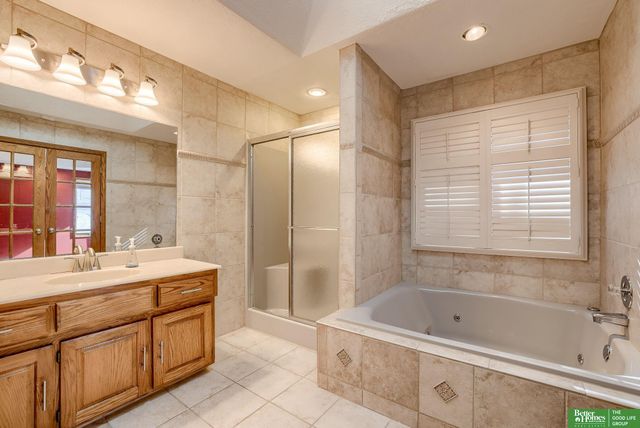 9404 Valaretta Drive, Gretna, NE 68028