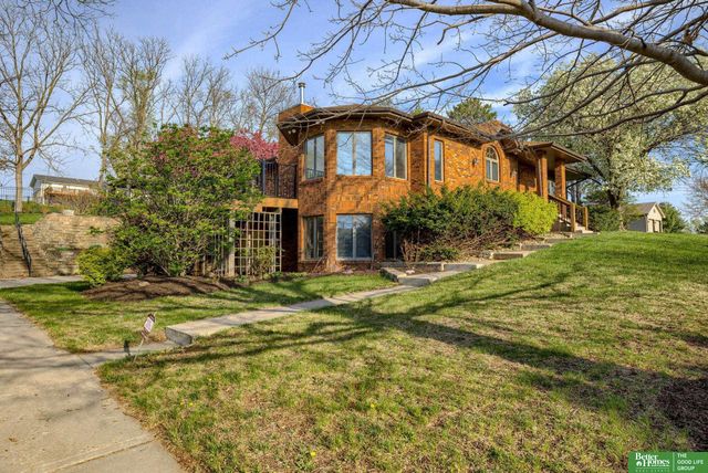 9404 Valaretta Drive, Gretna, NE 68028