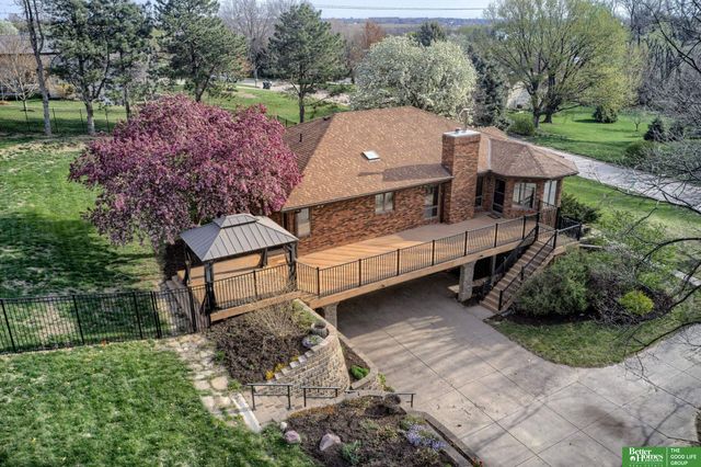 9404 Valaretta Drive, Gretna, NE 68028