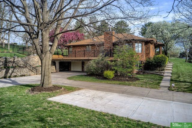 9404 Valaretta Drive, Gretna, NE 68028