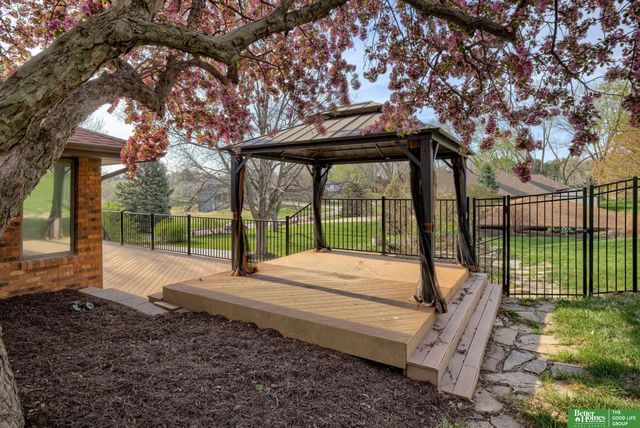 9404 Valaretta Drive, Gretna, NE 68028