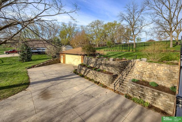 9404 Valaretta Drive, Gretna, NE 68028