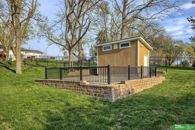 9404 Valaretta Drive, Gretna, NE 68028