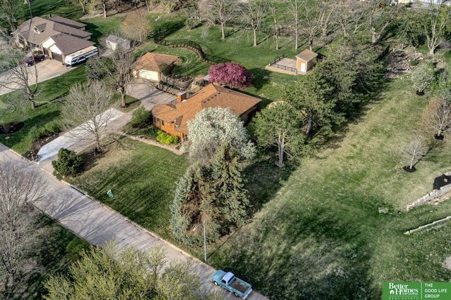 9404 Valaretta Drive, Gretna, NE 68028