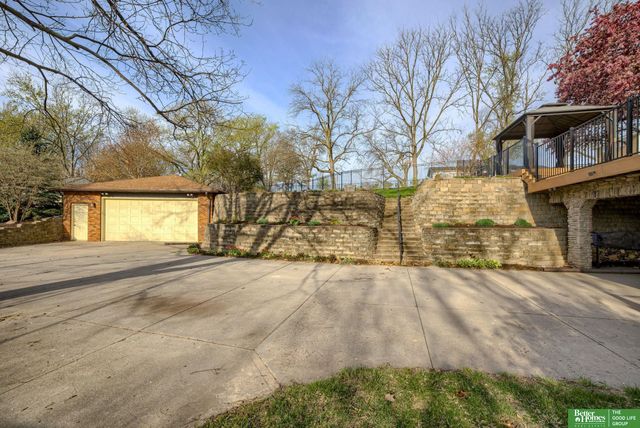 9404 Valaretta Drive, Gretna, NE 68028