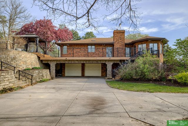 9404 Valaretta Drive, Gretna, NE 68028