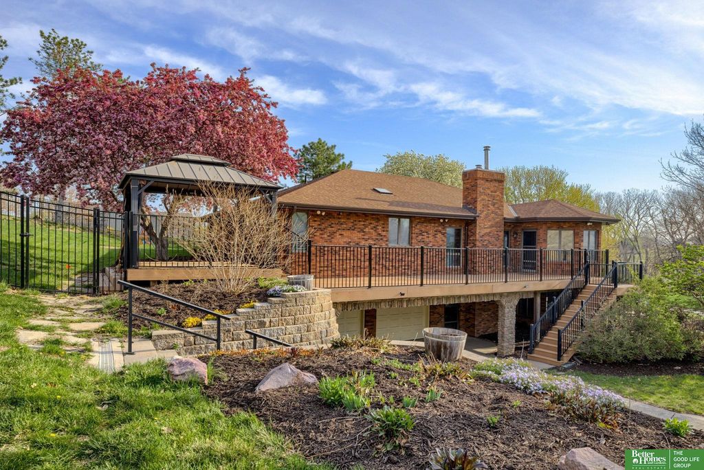 9404 Valaretta Drive, Gretna, NE 68028