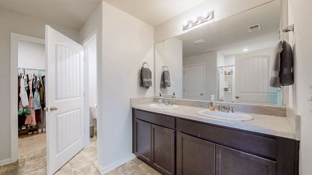 7027 Berkswell Dr, Lebanon, TN 37087