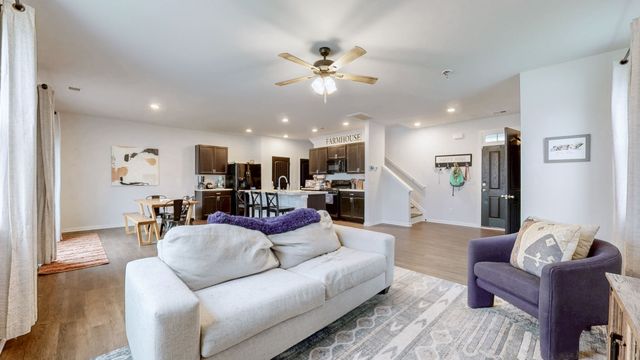 7027 Berkswell Dr, Lebanon, TN 37087