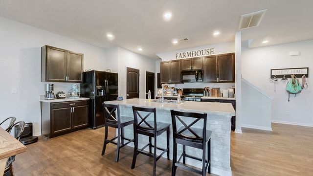 7027 Berkswell Dr, Lebanon, TN 37087