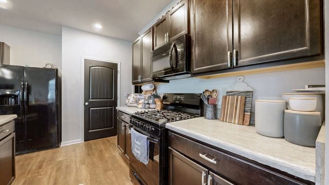 7027 Berkswell Dr, Lebanon, TN 37087