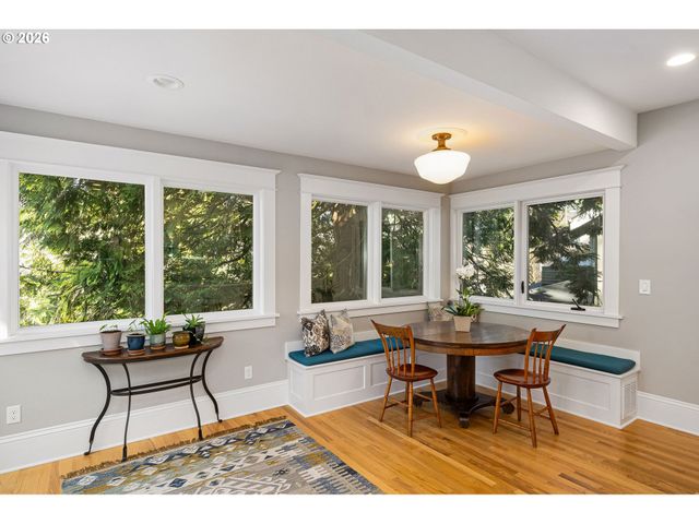 4003 Sw HILLSDALE Ave, Portland, OR 97239