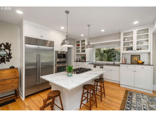 4003 Sw HILLSDALE Ave, Portland, OR 97239