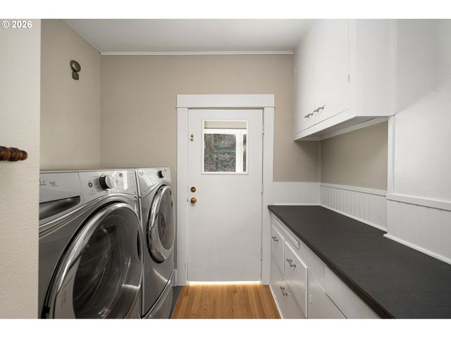 4003 Sw HILLSDALE Ave, Portland, OR 97239