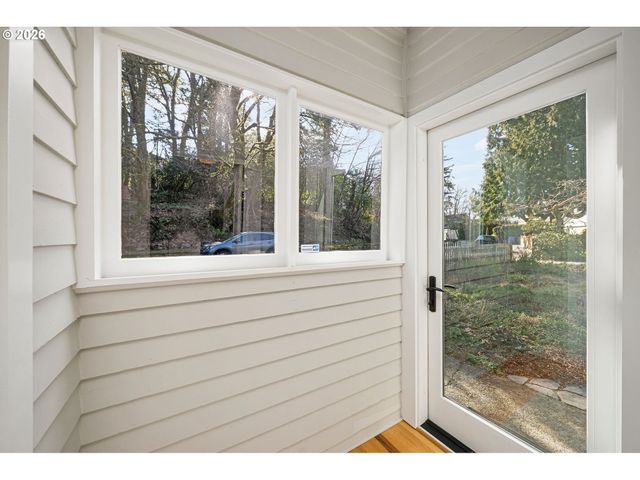 4003 Sw HILLSDALE Ave, Portland, OR 97239