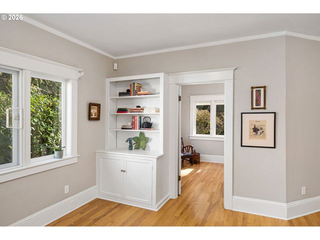 4003 Sw HILLSDALE Ave, Portland, OR 97239