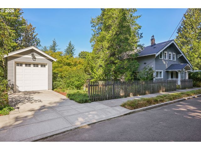 4003 Sw HILLSDALE Ave, Portland, OR 97239