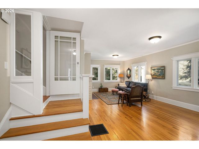 4003 Sw HILLSDALE Ave, Portland, OR 97239