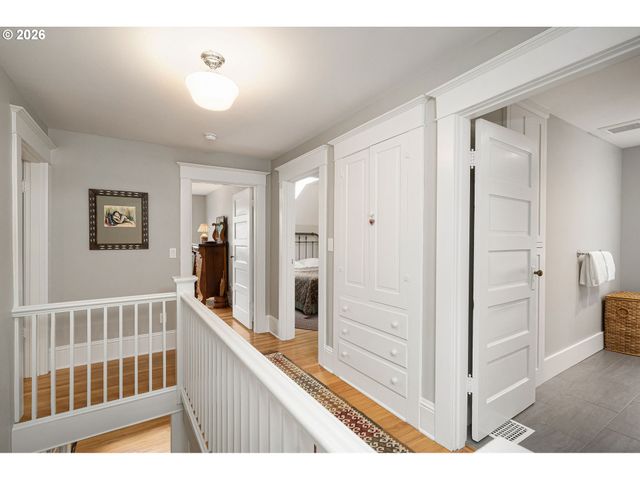 4003 Sw HILLSDALE Ave, Portland, OR 97239