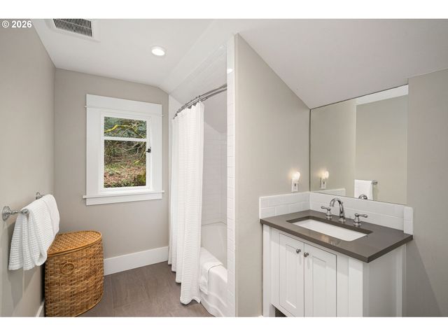 4003 Sw HILLSDALE Ave, Portland, OR 97239