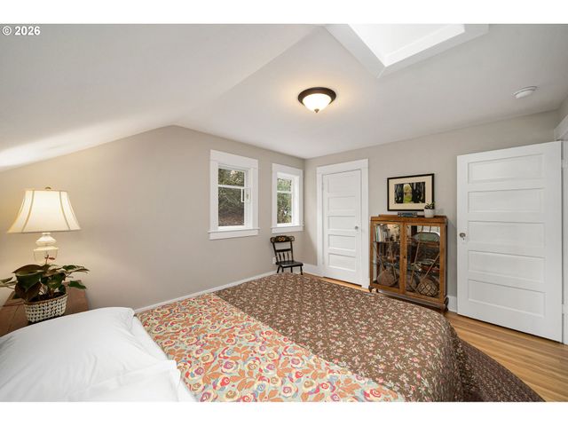 4003 Sw HILLSDALE Ave, Portland, OR 97239