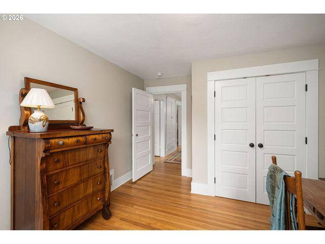 4003 Sw HILLSDALE Ave, Portland, OR 97239