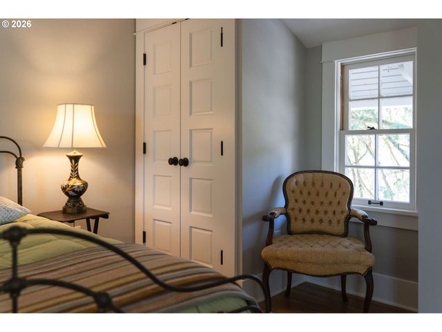 4003 Sw HILLSDALE Ave, Portland, OR 97239