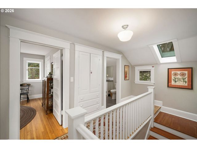 4003 Sw HILLSDALE Ave, Portland, OR 97239