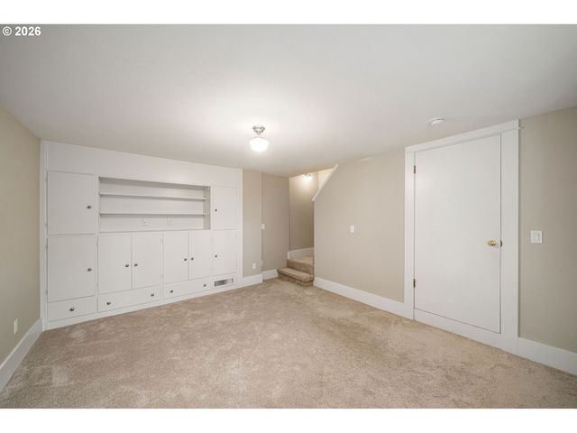 4003 Sw HILLSDALE Ave, Portland, OR 97239