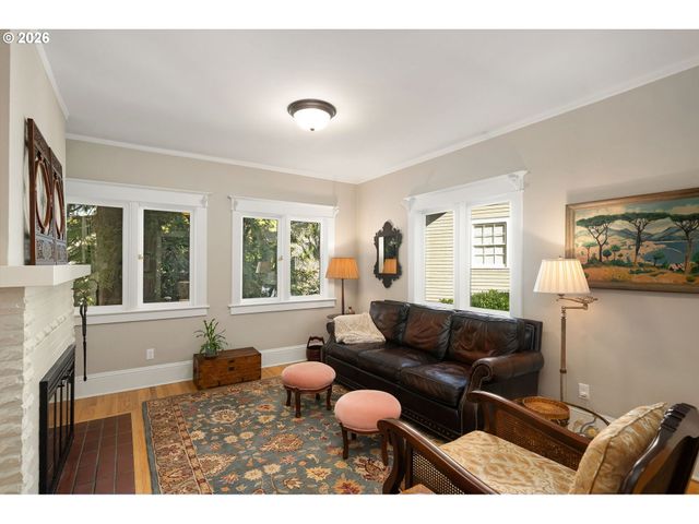 4003 Sw HILLSDALE Ave, Portland, OR 97239