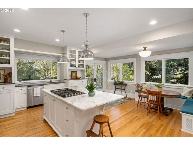 4003 Sw HILLSDALE Ave, Portland, OR 97239