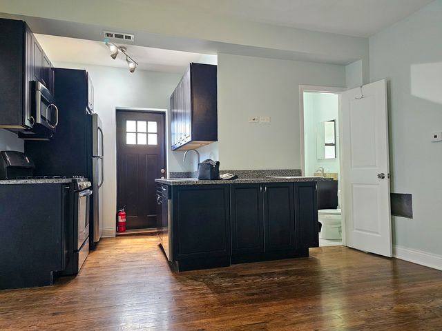 4100 N Kedzie Avenue 2E, Chicago, IL 60618