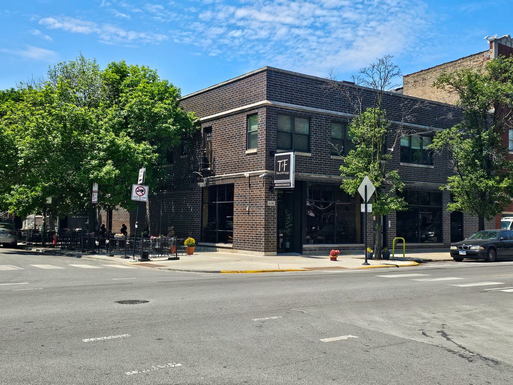 4100 N Kedzie Avenue 2E, Chicago, IL 60618