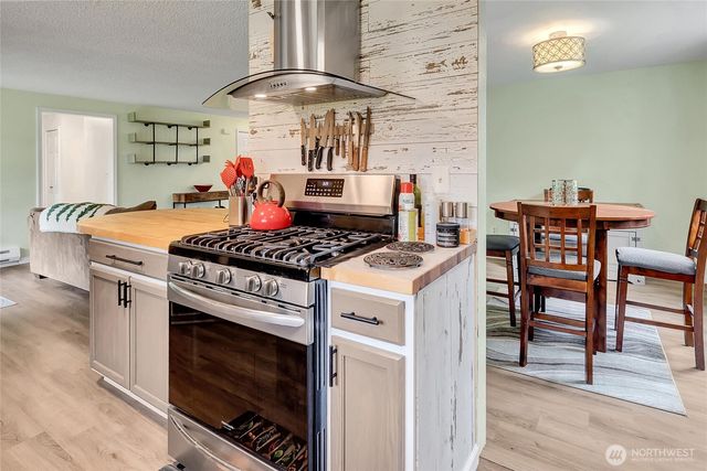 5617 322nd Avenue NE, Carnation, WA 98014