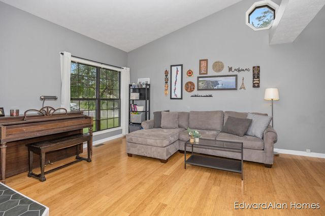 4568 Brookmeadow Court Se, City Of Kentwood, MI 49512