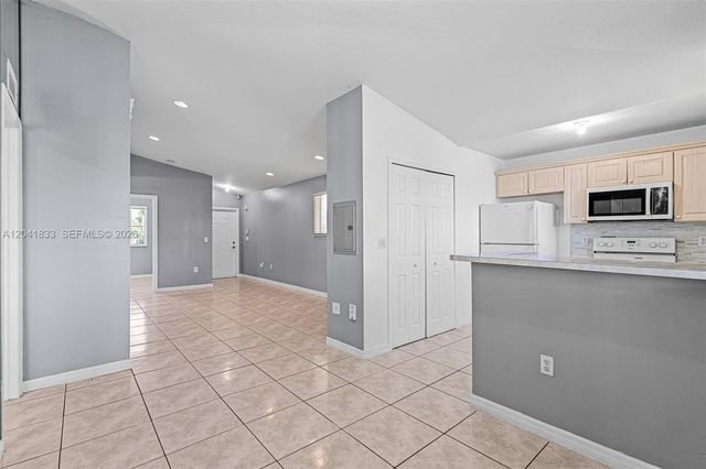 1261 SE 27th Street 201, Homestead, FL 33035