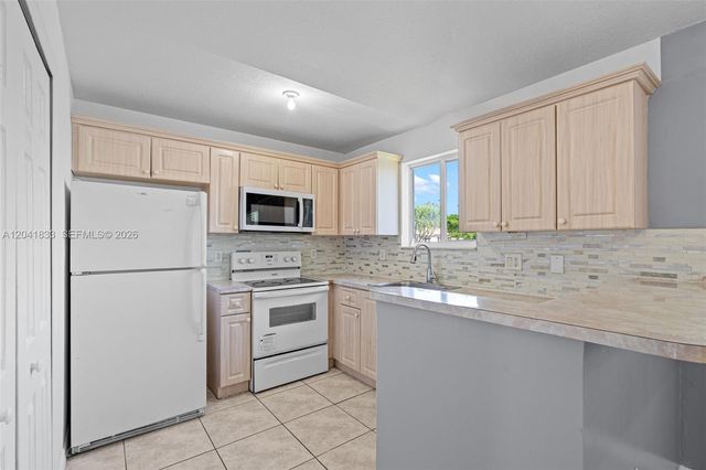 1261 SE 27th Street 201, Homestead, FL 33035