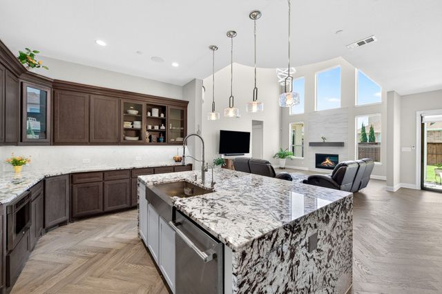 689 Dancing Water Drive, Frisco, TX 75036
