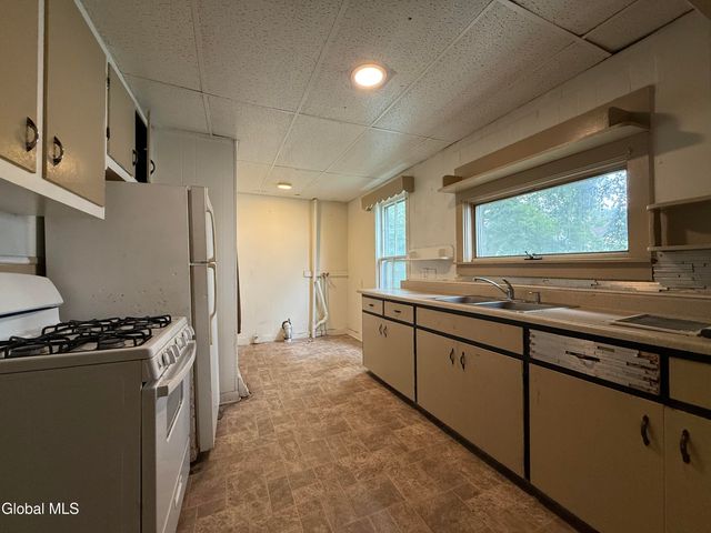 242 Bleecker Street, Gloversville, NY 12078