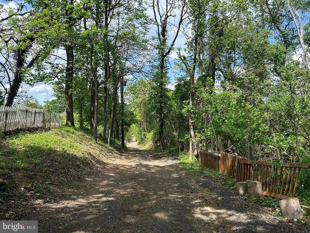 1701 FERGUSON LN, Fort Washington, MD 20744