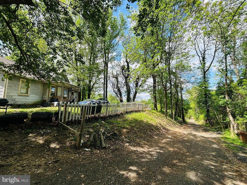 1701 FERGUSON LN, Fort Washington, MD 20744