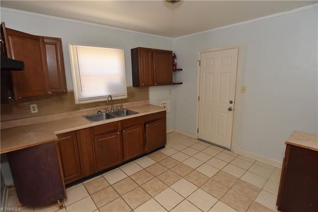 2301 Douglas Hill Drive, Winston-salem, NC 27105