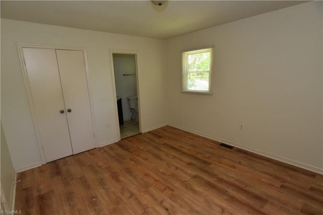 2301 Douglas Hill Drive, Winston-salem, NC 27105
