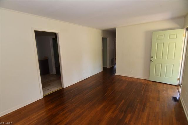 2301 Douglas Hill Drive, Winston-salem, NC 27105