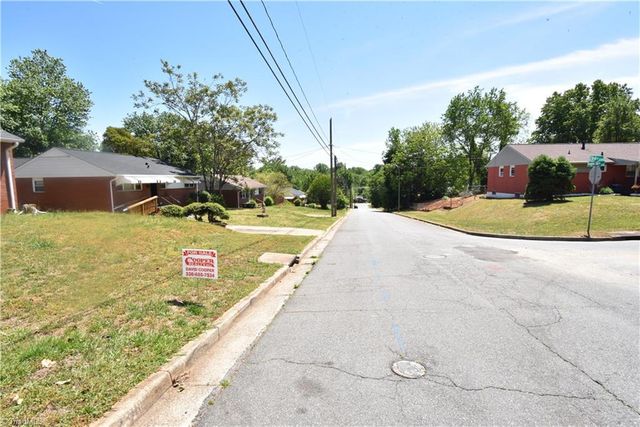 2301 Douglas Hill Drive, Winston-salem, NC 27105