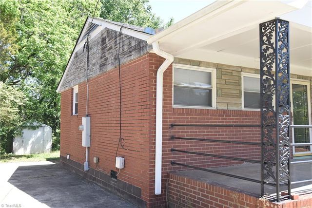 2301 Douglas Hill Drive, Winston-salem, NC 27105