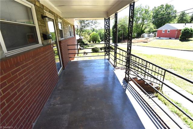 2301 Douglas Hill Drive, Winston-salem, NC 27105